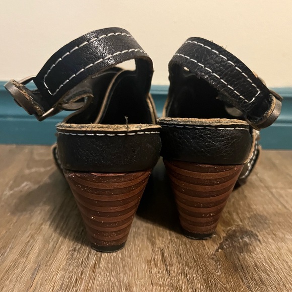 Low rule Sarah Slingback Black Fluevog Sandals size 8 - Picture 3 of 5